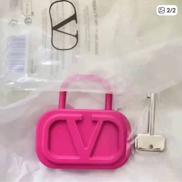 Valentino Pink V Logo Functional Padlock & Key Bag Charm. NIP - Picture 2 of 2